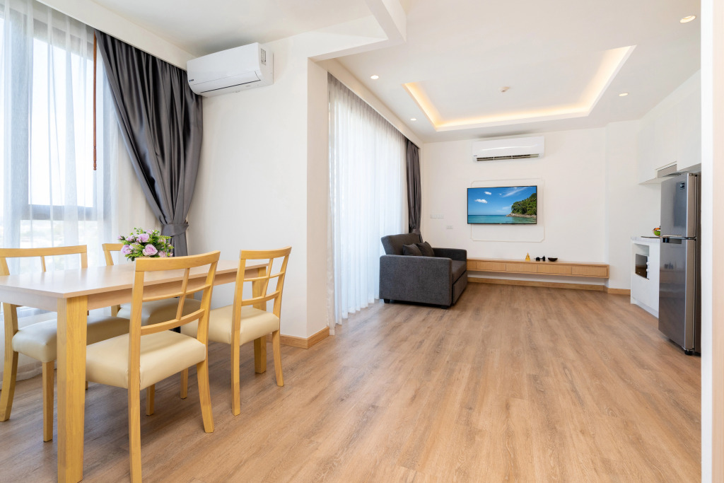 Отель Aristo Beach Resort condo by Roominger