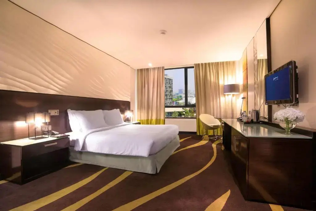 Отель Yas Plaza Mangroves by IHG