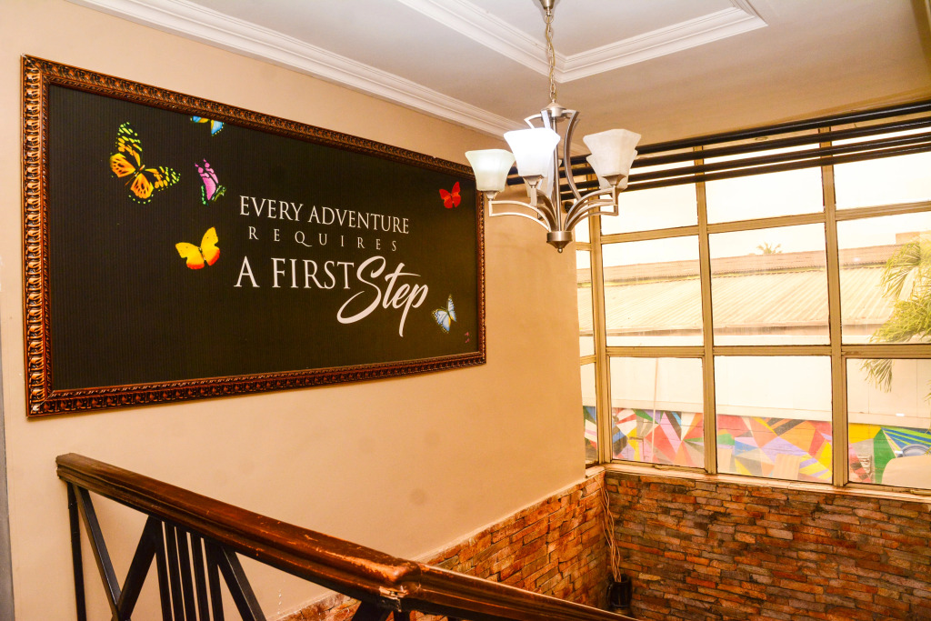 Отель Connecting Lagos Suites