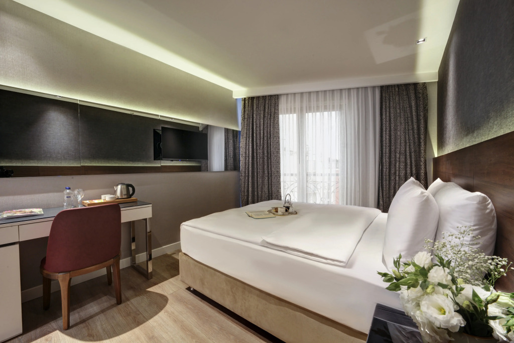 Dora Pera Hotel
