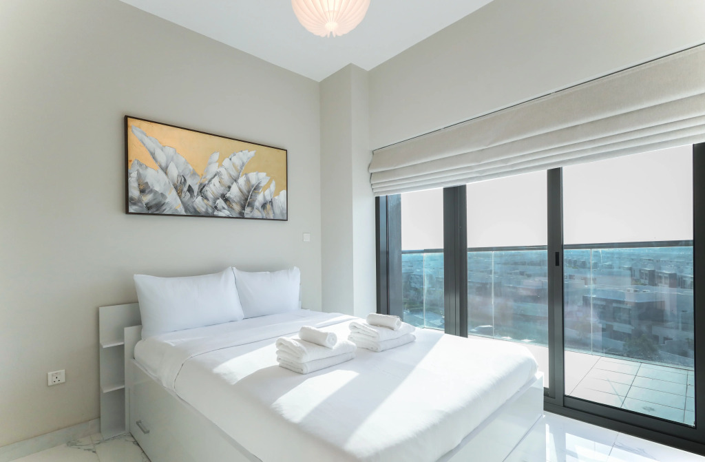 Elite LUX Holiday Homes - Cozy 2BR Getaway – Minutes from Expo City, Dubai