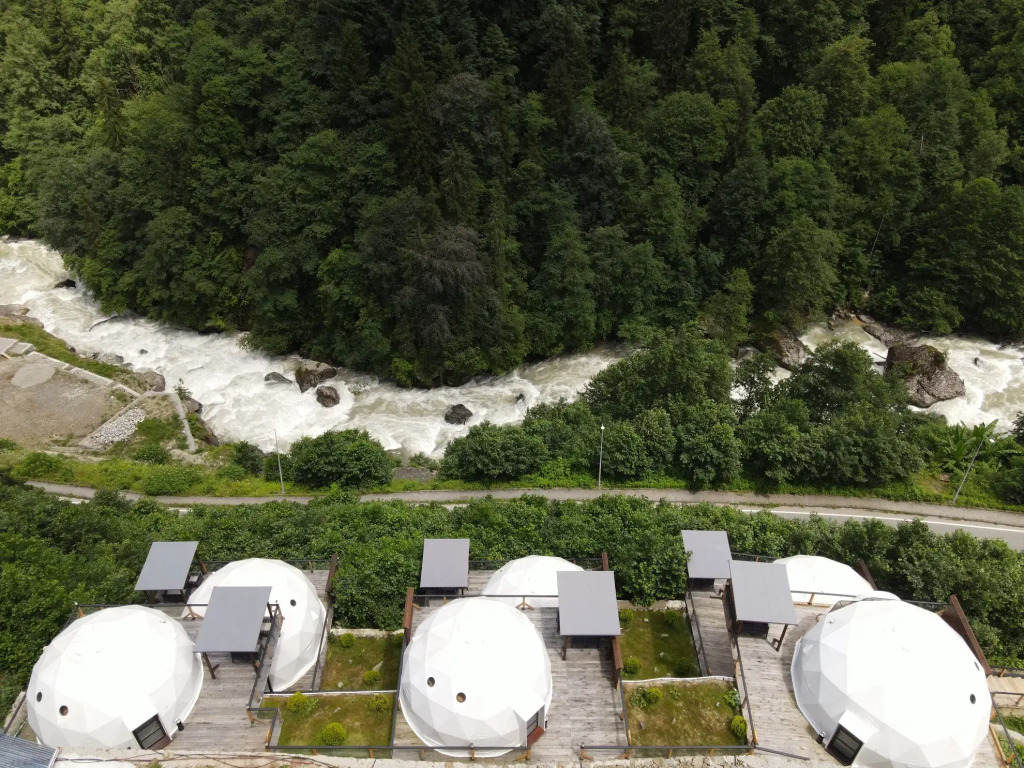 Glamping Kaledome orman evleri