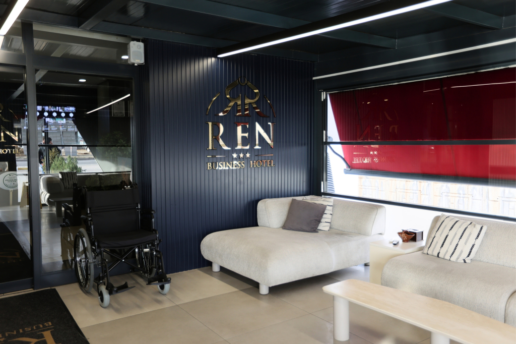 Отель Ren Business