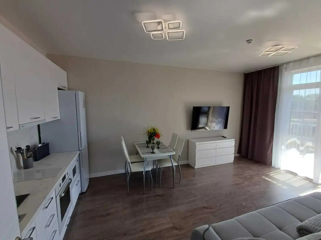 Квартира с Бacсeйнoм в ЖК Кипарис 298