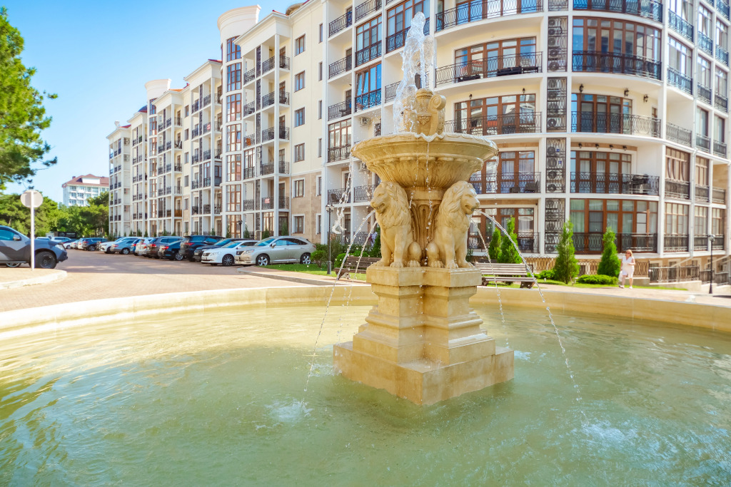 Апартаменты с Балконом  Первая Береговая Линия Летний Бассейн от Home Group