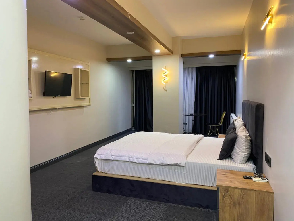 lily airport otel