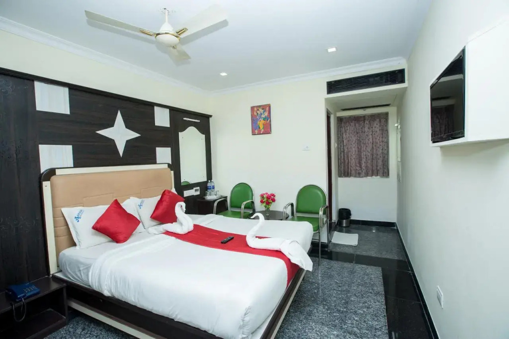 Отель Aakash Residency