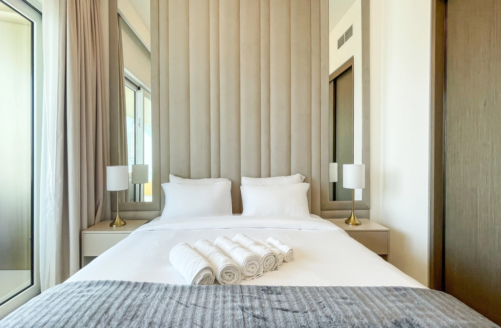 Elite LUX Holiday Homes - Beachfront 1BR Oasis & Stunning Views By Elie Saab