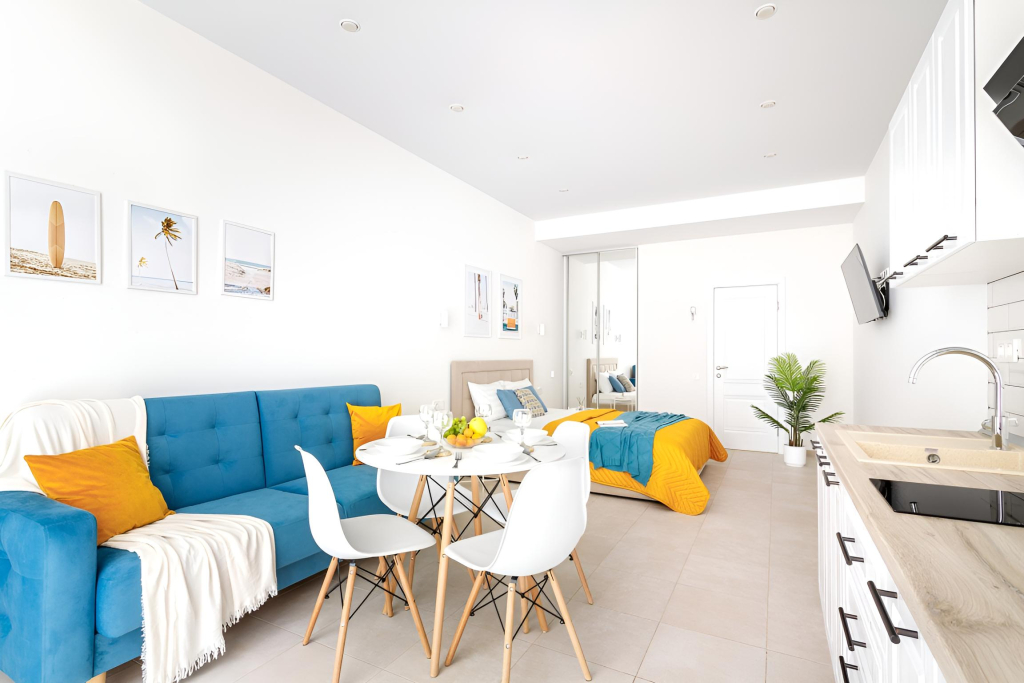 Квартира Студия с Собственной Террасой рядом с Морем от Home Group