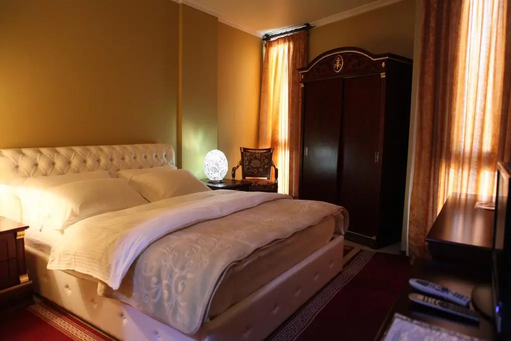 Dinasty Hotel