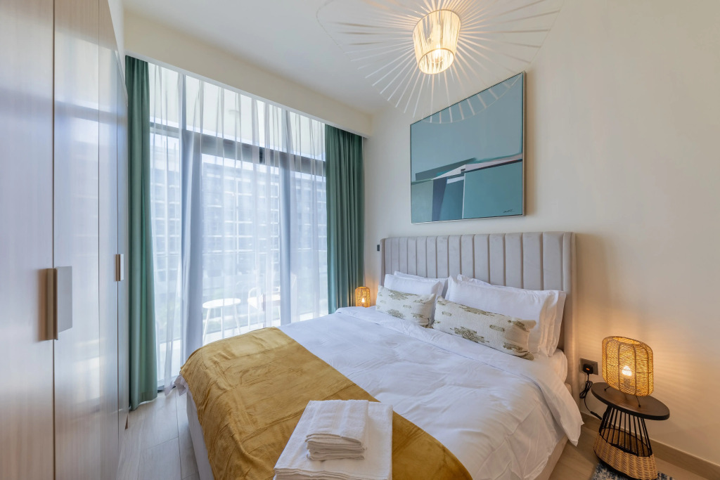 Апартаменты Bright and cozy studio with balcony in Azizi Riviera 33