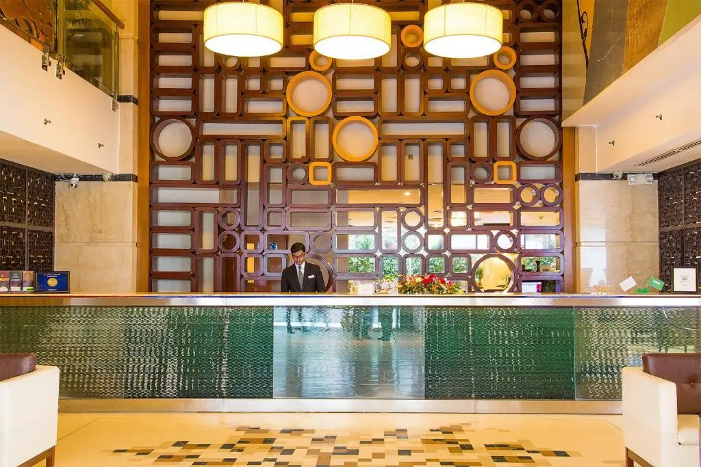 Six Seasons Hotel