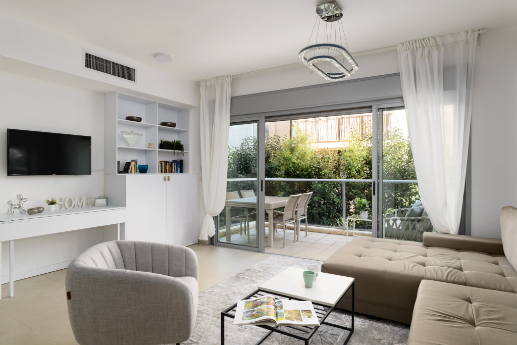 Апартаменты Quiet Hideaway & Terrace near Beach by FeelHome
