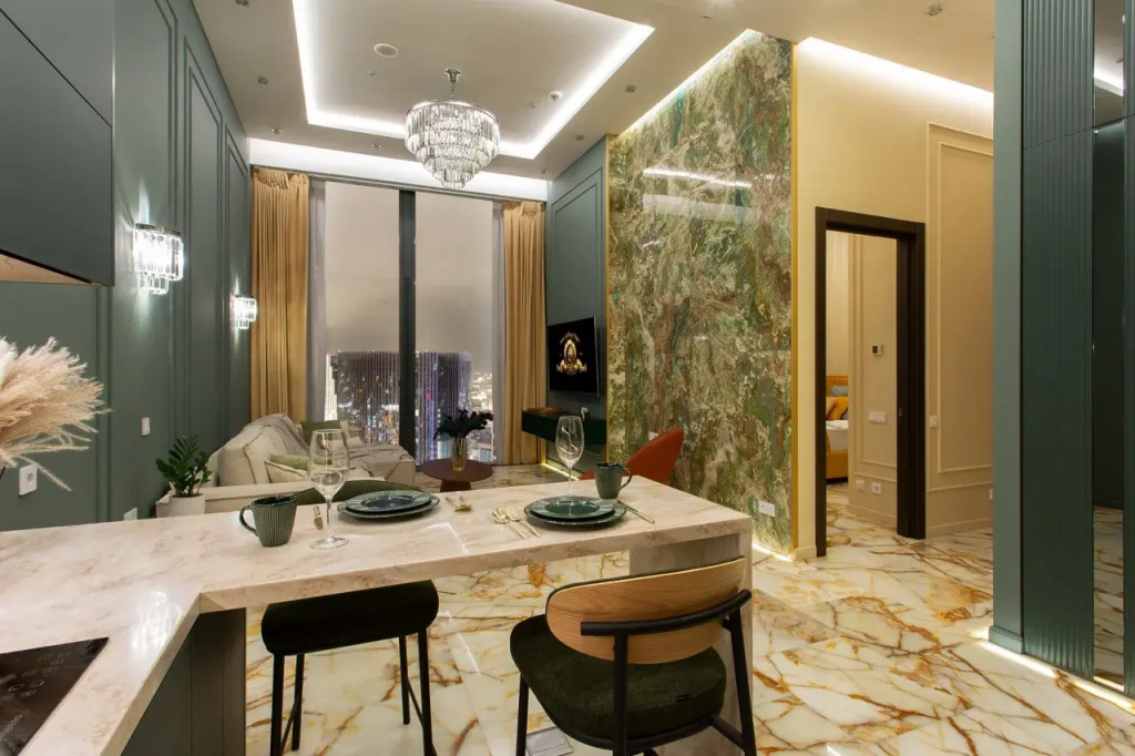 Апартаменты Sky City Moscow пентхаус-формат на 64 этаже: оникс, подсветка, панорамные окна Уникальный вид на башни и город