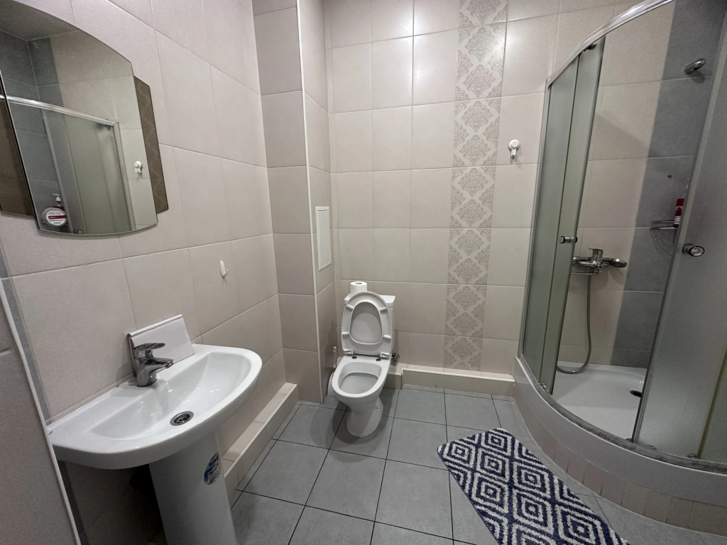 Квартира двухкомнатная 65 м²