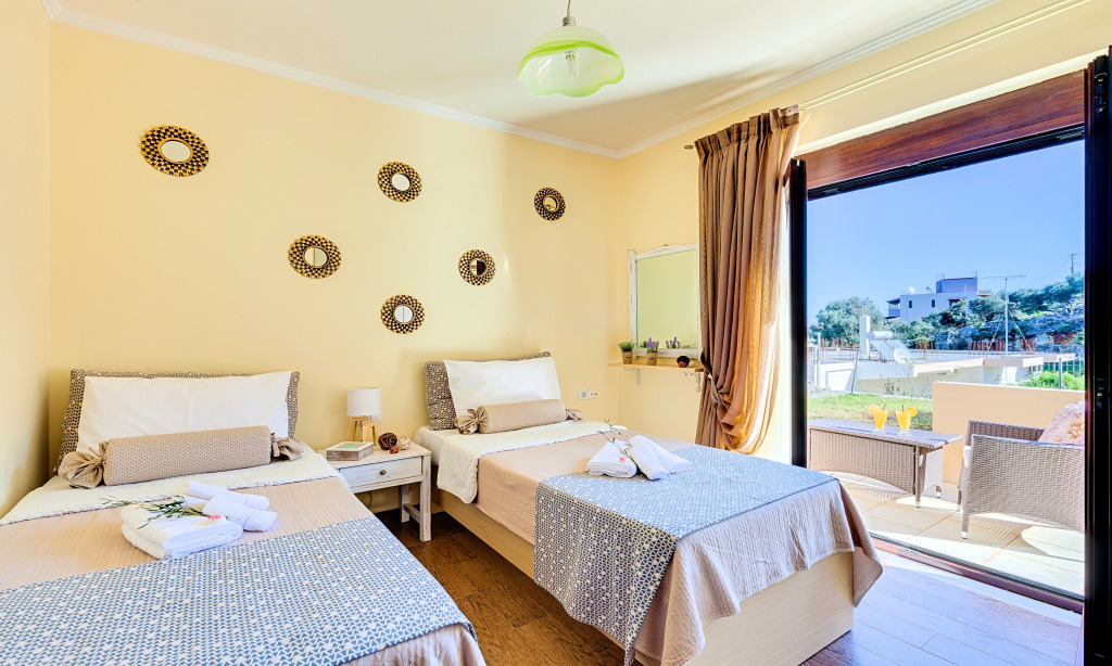 Вилла Cretan Sunny Villa Heated Pool