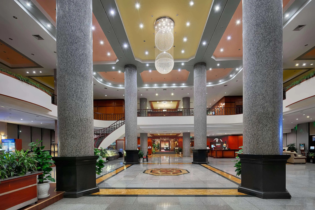 Отель Halong Plaza