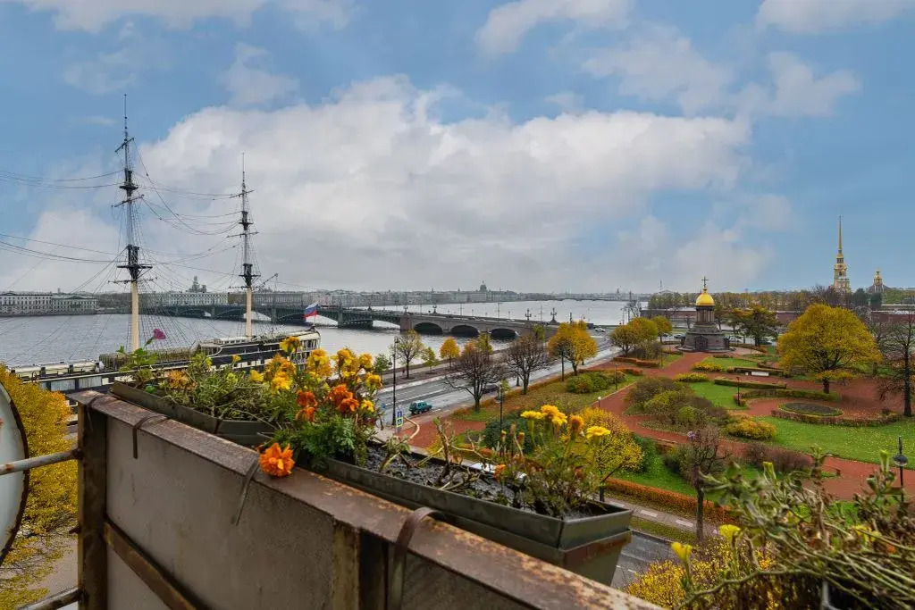 Sutki Rent с видом на Петропавловку