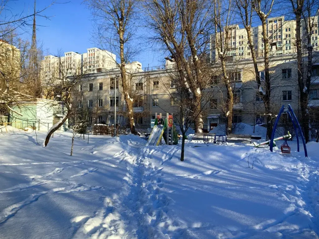 Апартаменты 2 on Skhodnenskaya 11