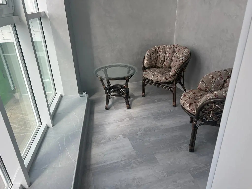 S Balkonom Flat