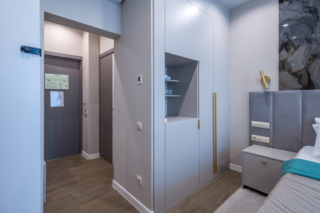 Апартаменты Mirror Family ApartAmore Студия стандарт с видом на бассейн