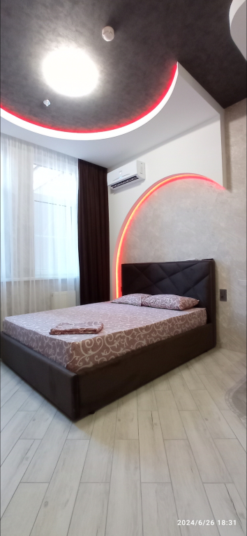Квартира с красивой круглой подсветкой