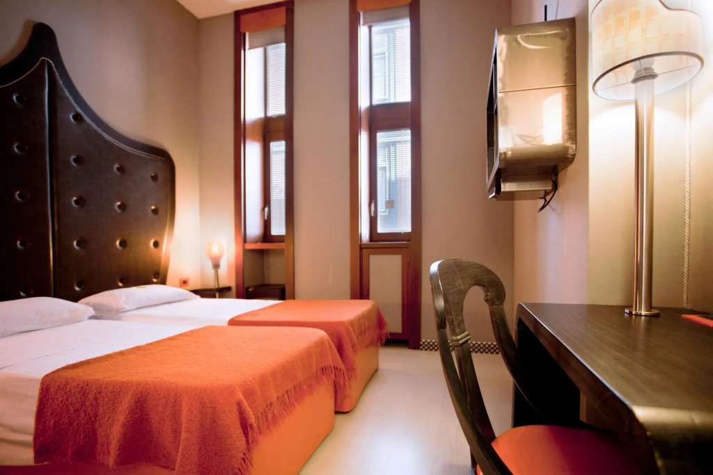 Orange Hotel