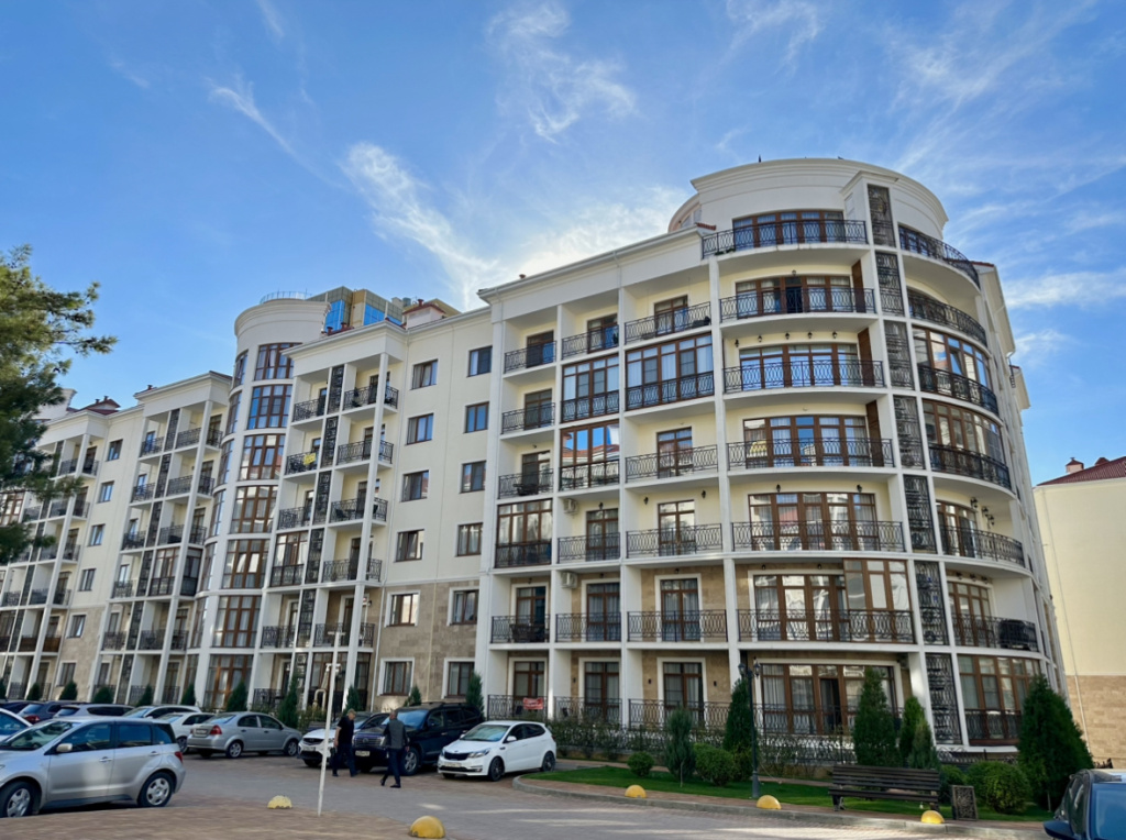 Апартаменты с Летним Бассейном Во Дворе и Своей Террасой от Home Group