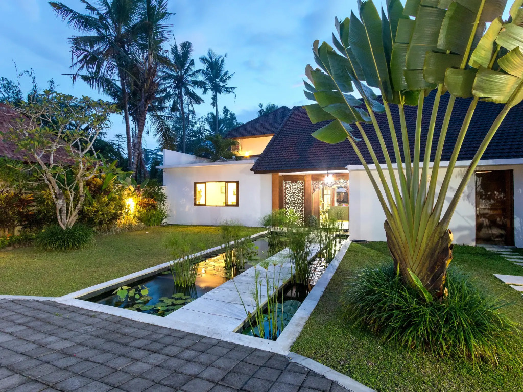 Villa Candi Kecil Empat by Villa Finder