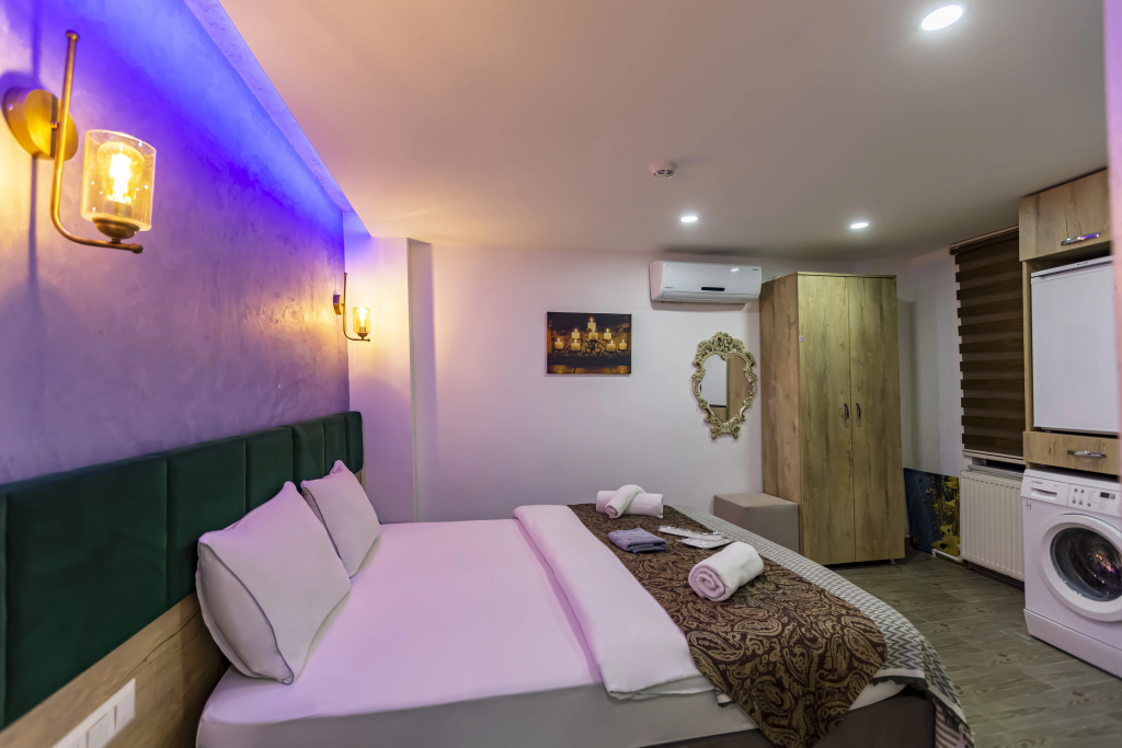 Отель Loren Hotel & Suites