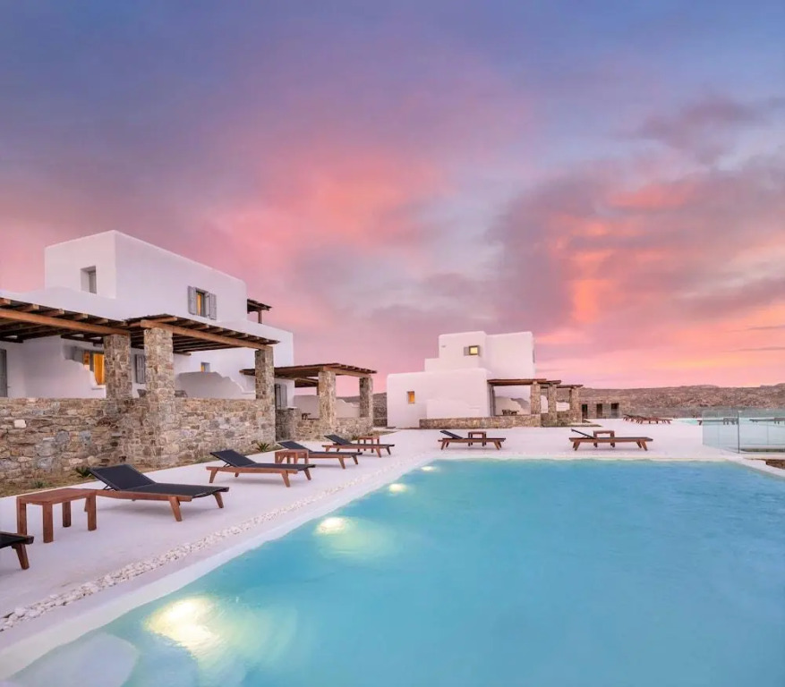 Legendary Suites Hotel