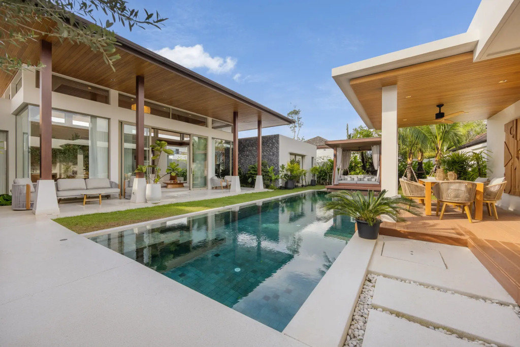 Luxury 4BR Rua Pool Villa Botanica Prestige