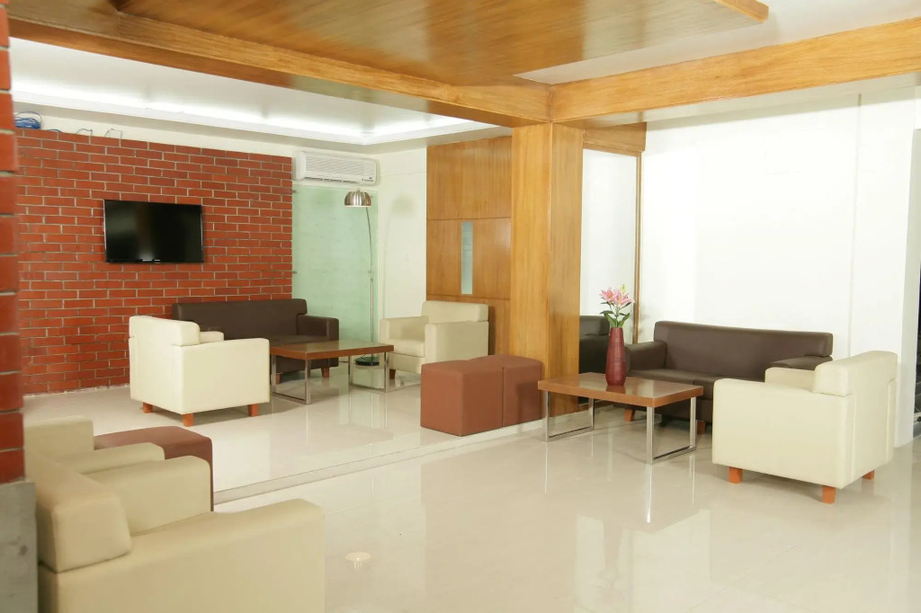 Отель Richmond Hotel & Suites