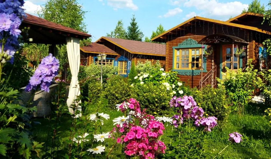Гостевой дом Дивный Дворик - Park & Spa
