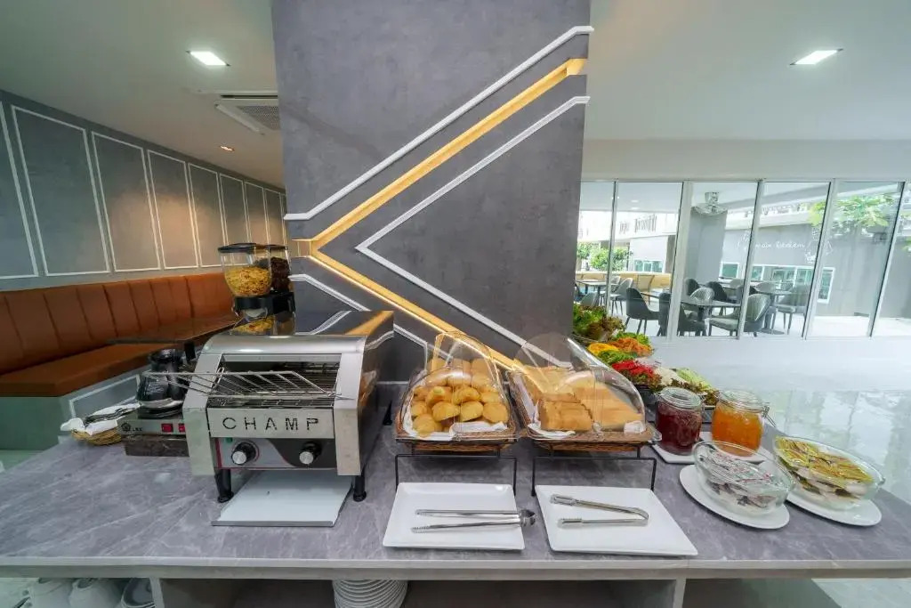Курортный отель Lhc Hotel And Resort