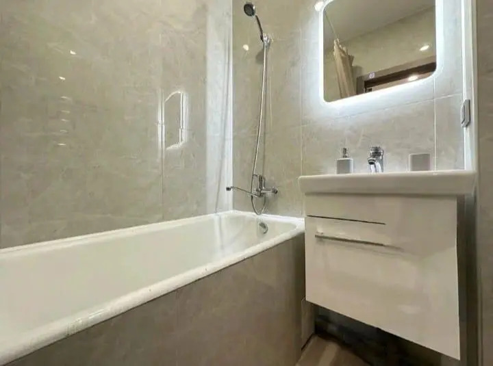 Dom Khelgi Flat