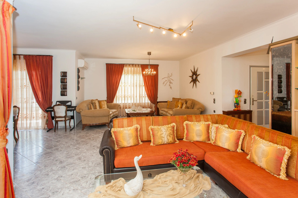 Апартаменты Luxurious home from the beach