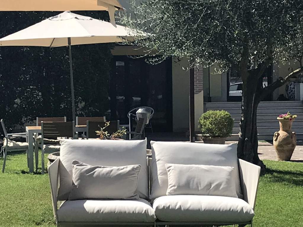 Exclusive Suite with Private Spa Jacuzzi J508L in Panoramic Garden - Roma vicino Ostia Mare