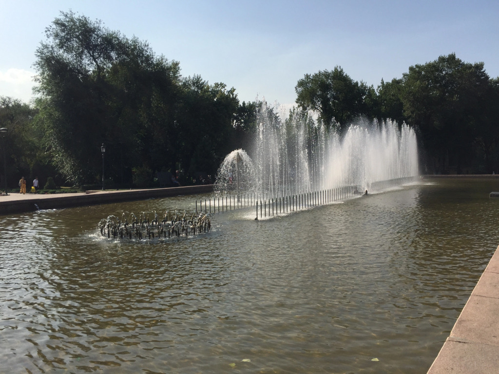 Квартира 3-х комнатные у фонтана в центре Алматы