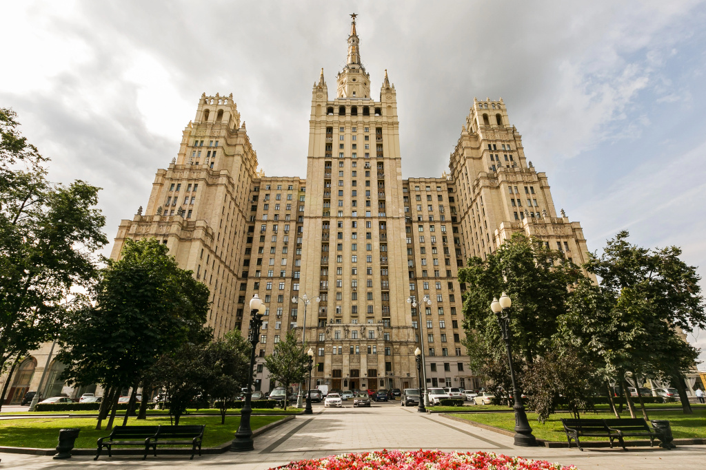 Квартира GM Apartments на 16 этаже Сталинской высотки