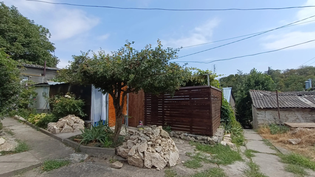 Квартира с собственным двориком в парке Цветник