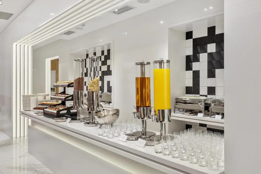 Отель Clocks Hotel Tbilisi