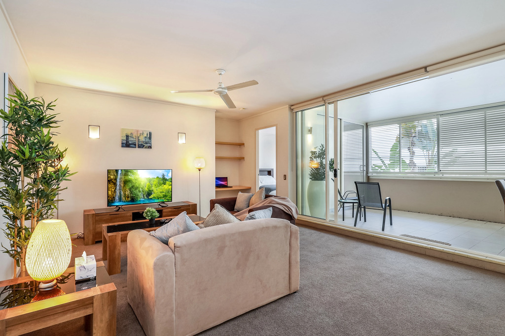 Апартаменты Furnished Apartment Walk to Bondi Beach