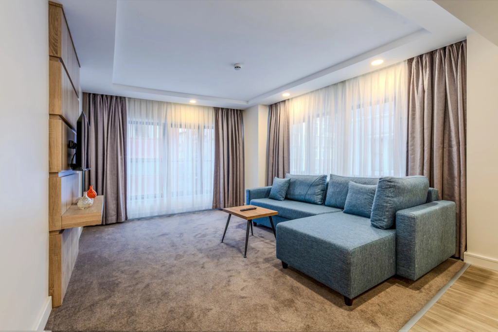 Отель Roys Hotel & Suites