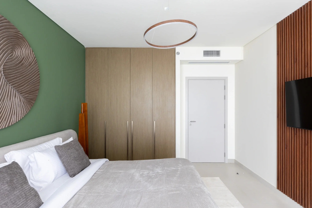 Апартаменты Modern 1BR in Beach Mansion with Pool and Gym