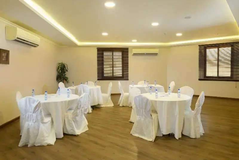 Al Diyafa Serviced Apartments