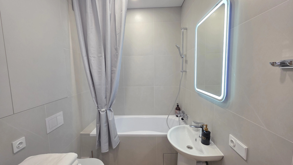 Квартира у метро 100 м