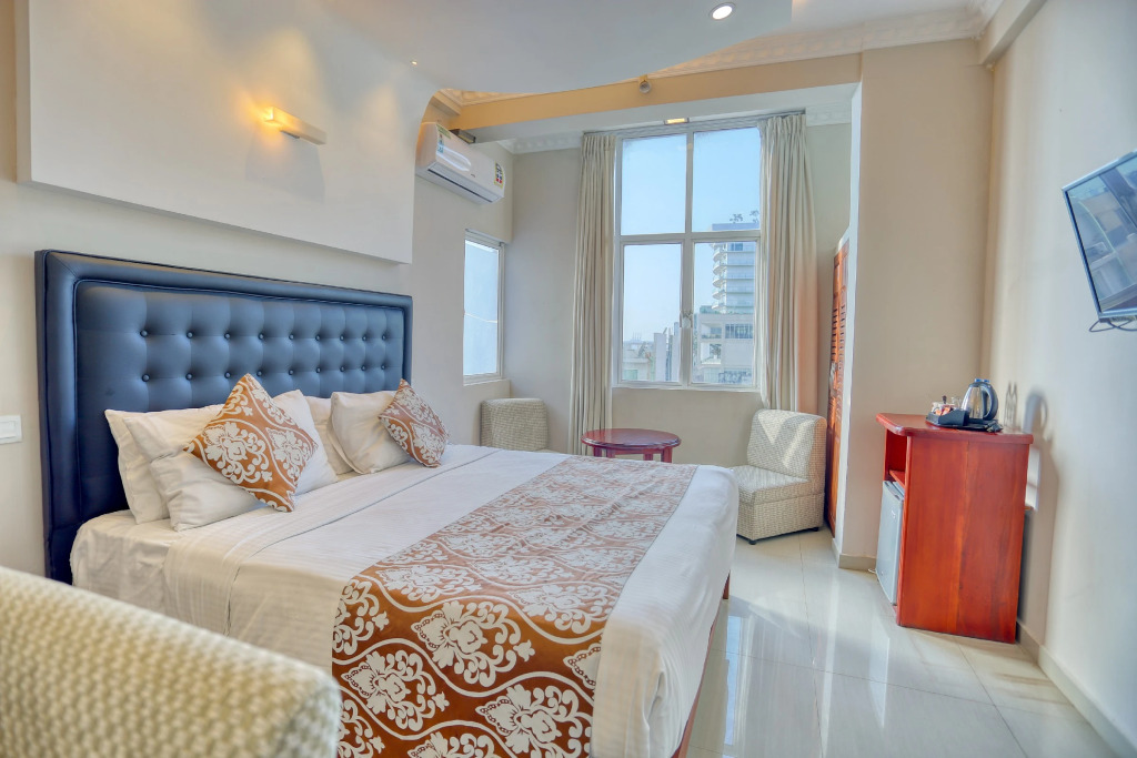 Отель Lazaani Colombo