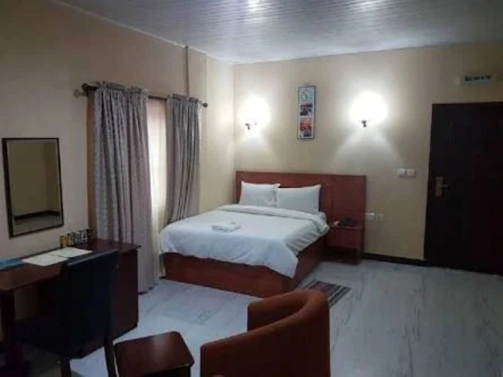 Отель Providence Suites