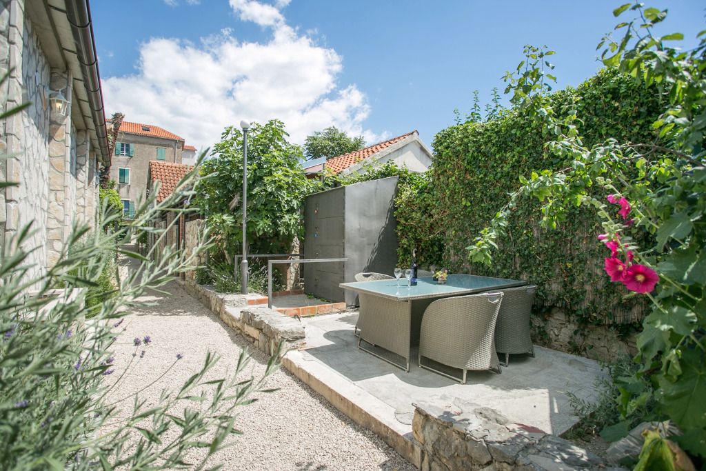 Отель Garden Hotel